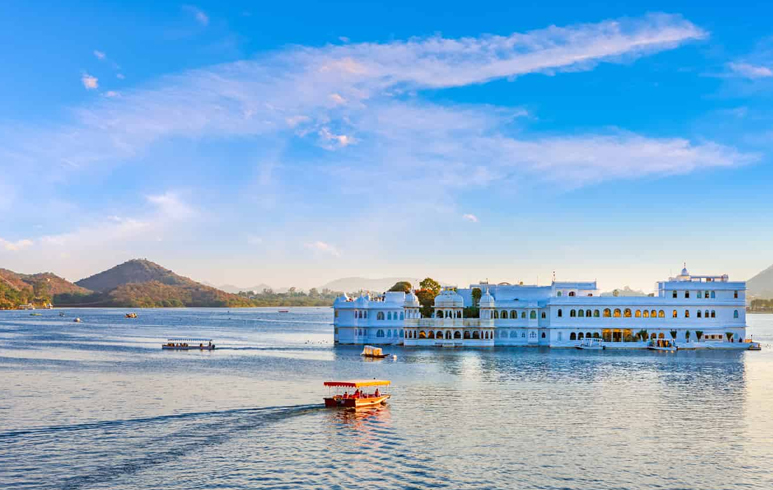 lake pichola udaipur tour